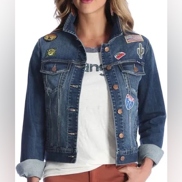 EUC Wrangler Patchwork Traveler Jean Jacket Size Medium - Picture 2 of 10